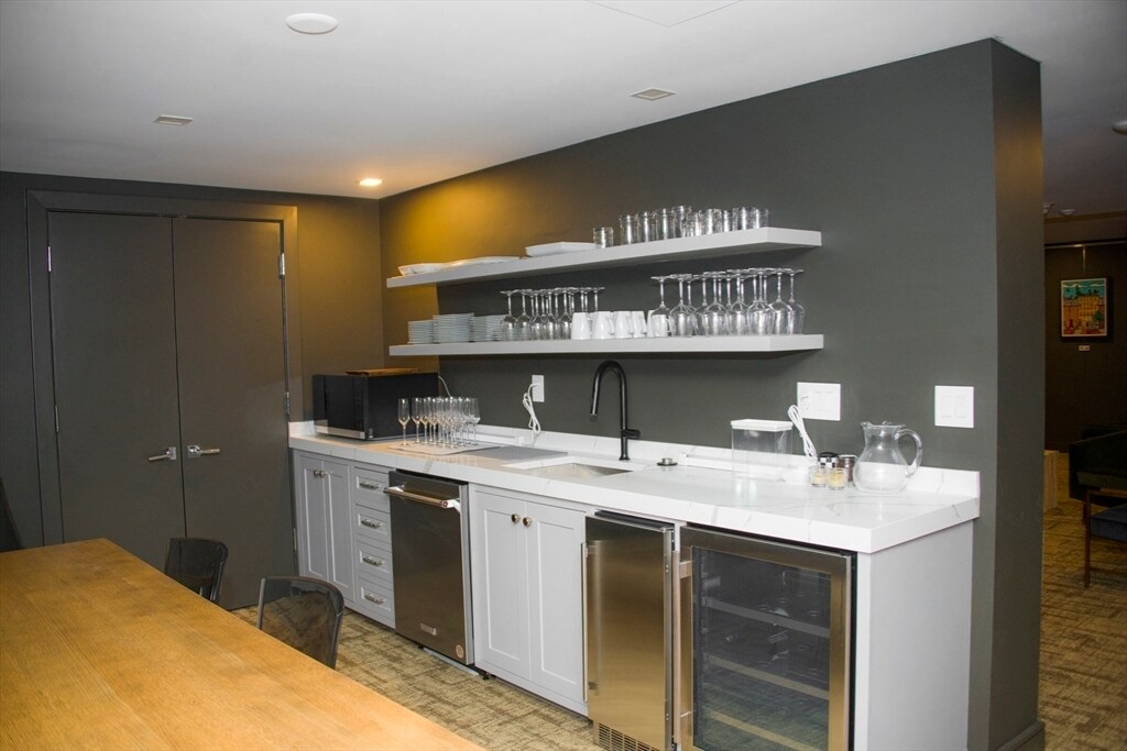 Building Photo - 110 Broad St