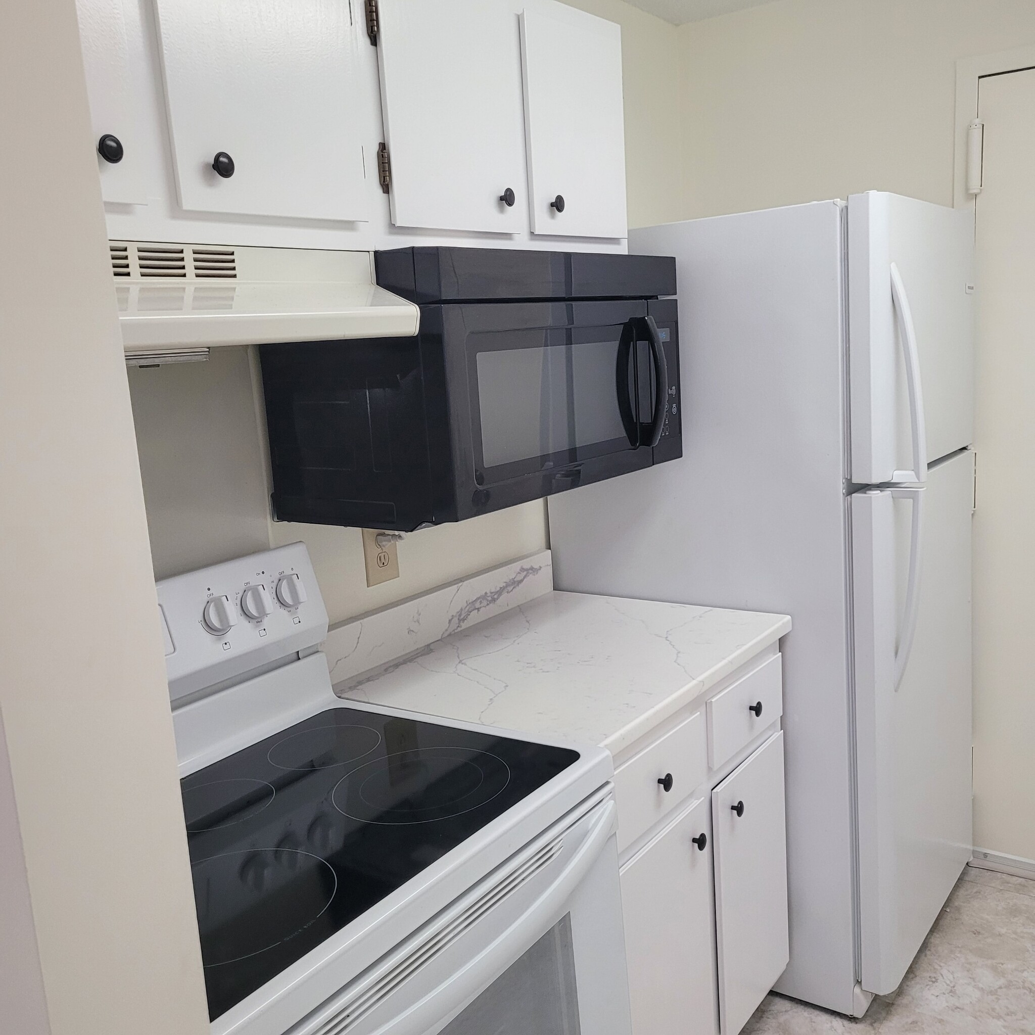 Kitchen Appliances 1 - 48 Silver Hill Ln