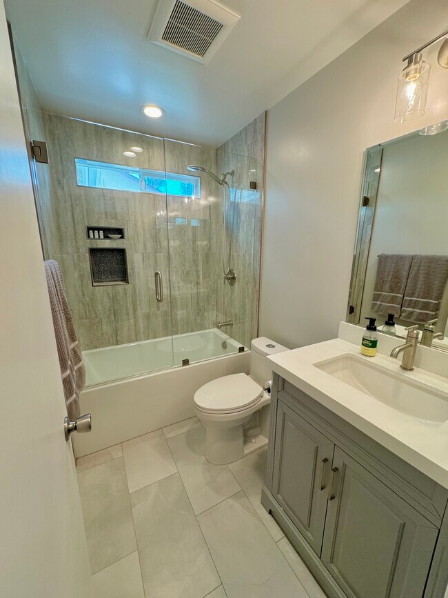 Building Photo - 10692 Braverman Dr