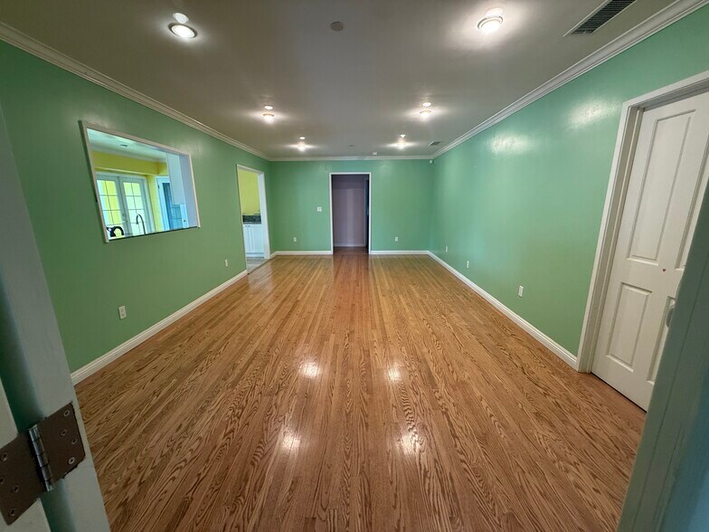 Building Photo - 1162 Panorama Dr