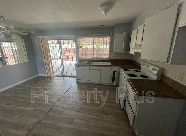 Building Photo - 4701 N 26th Ln