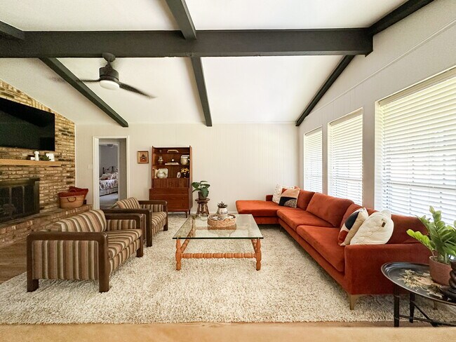 Building Photo - 206 Turpin Dr