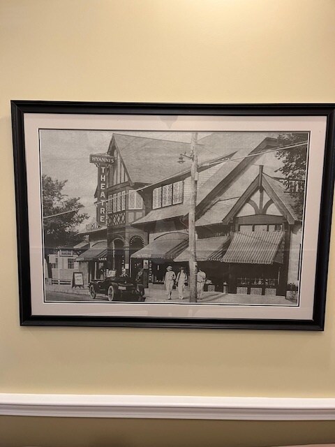 Building Photo - 615 Main St