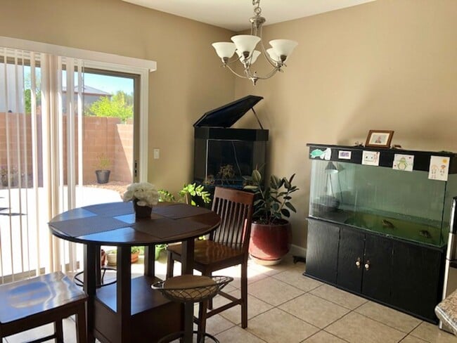 Building Photo - Great Gated Community Near Strip !!!!