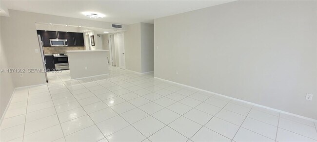 Building Photo - 18051 Biscayne Blvd