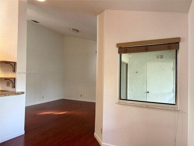 Building Photo - 9435 SW 140th Ct