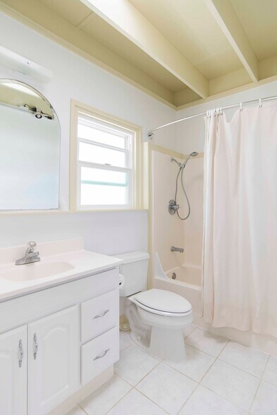 Building Photo - 1153 Kina St