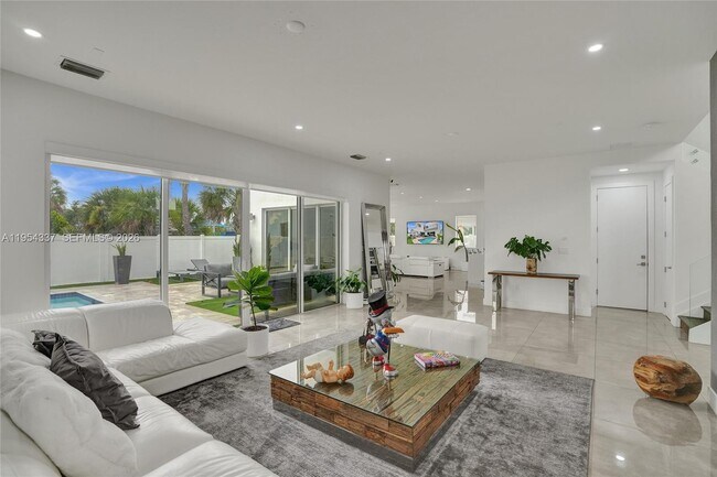 Building Photo - 9995 NW 75th St