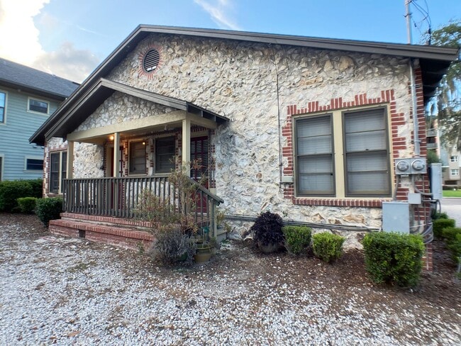 Building Photo - Margaret's Manor 917