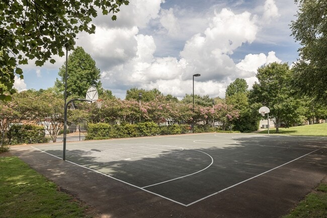 Building Photo - Ground-level, one-story condo in the highly sought-after gated community, The Woodlands of Athens!