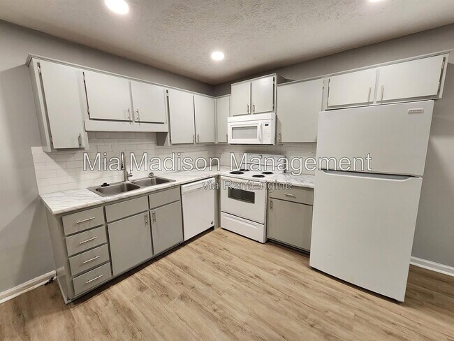 Building Photo - 111 E Mell St