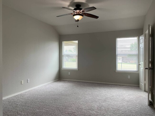 Building Photo - 15428 Adlong Dr