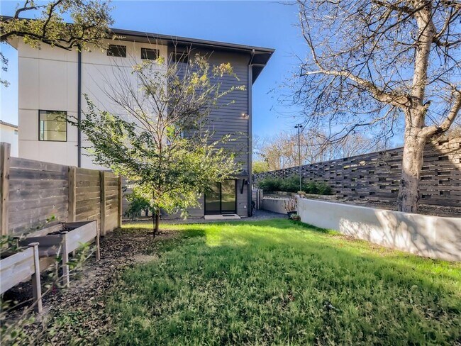 Building Photo - 3700 Clawson Rd