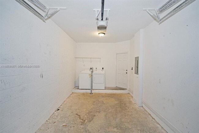 Building Photo - 1048 NE 208th St