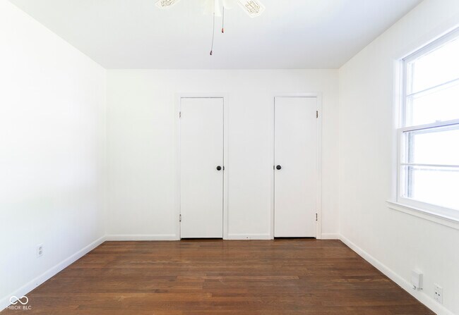 Building Photo - 370 N Bazil Ave