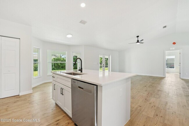 Building Photo - 1441 Eldron Blvd SE