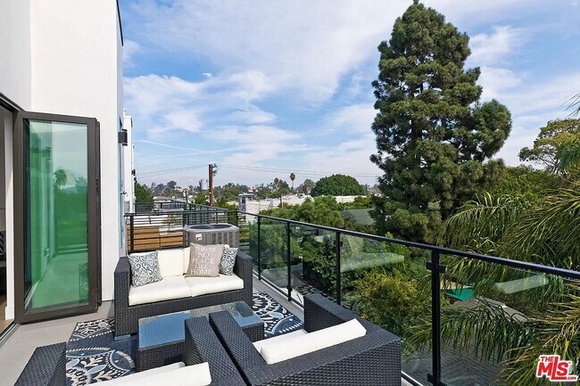 Building Photo - 6077 Hargis St