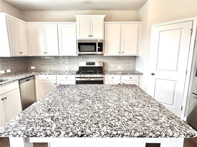 Building Photo - 6085 Bay Pt Cv