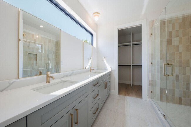 Building Photo - Luxury Redefined: Experience Vibrant Living in this 3-Bedroom Haven in East Austin