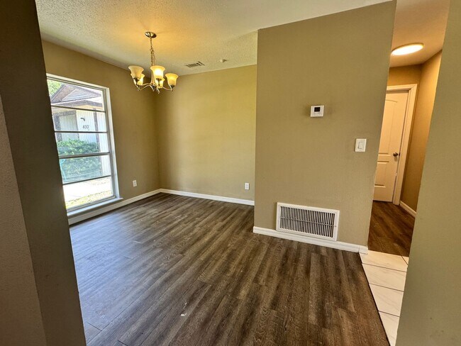 Building Photo - FOR RENT – 2 Bed / 1 Bath Triplex in Citrus Park, Ocala, FL – Available Now!