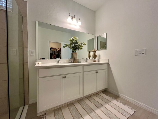 Building Photo - Beautiful 3/2 in Lakeland!