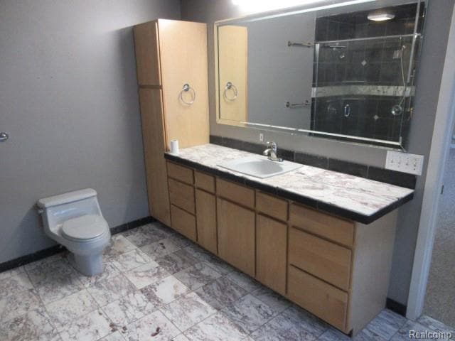 Building Photo - 4870 Lakeview Blvd
