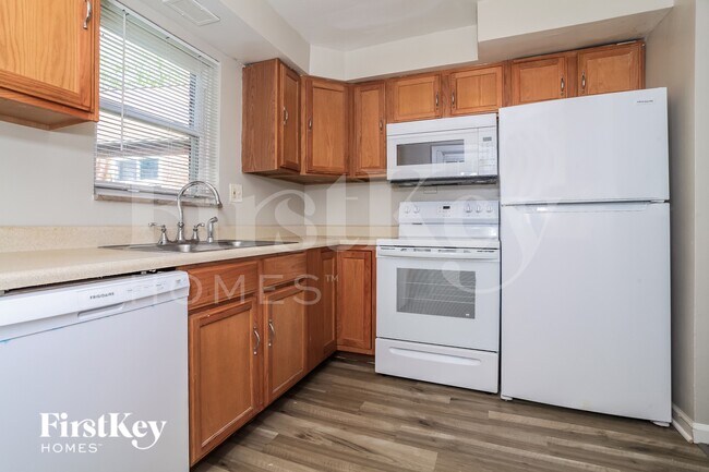 Building Photo - 1183 Toluca Ct