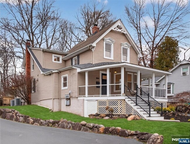 Building Photo - 114 Colony Ave