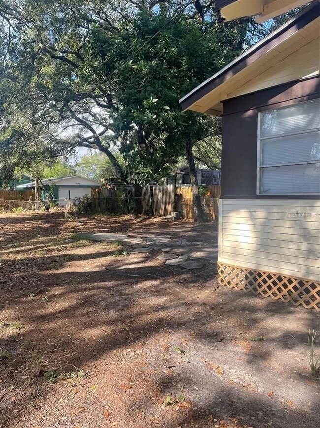 Building Photo - Lovely two bedroom one bathroom cottage