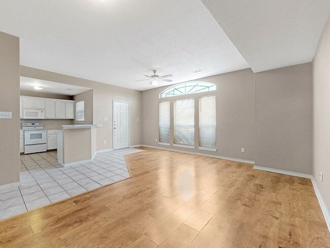 Building Photo - 1421 Western Oaks Ct