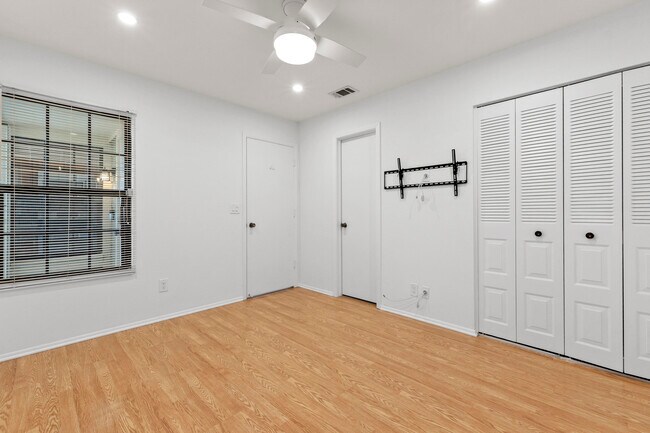 Building Photo - 1431 SE Berwick Ct