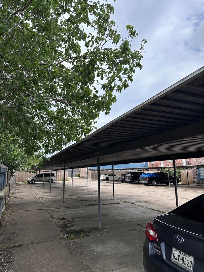 Building Photo - 713 S 2nd St