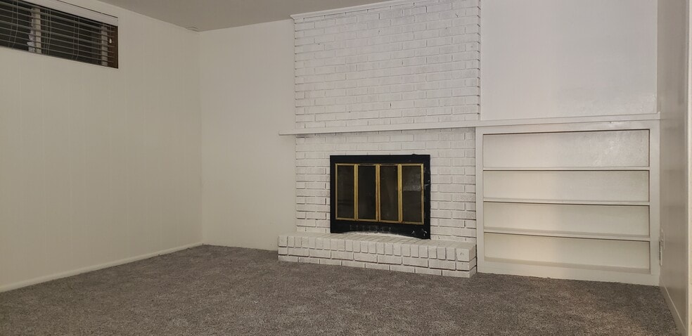 Building Photo - 425 Hyde Ave