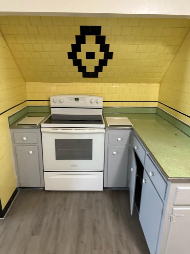 Building Photo - 10 March St