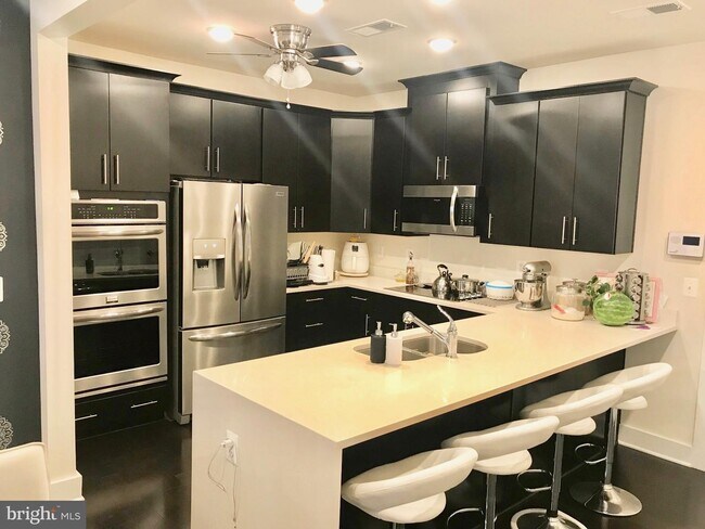 Building Photo - 11 Silverway Dr