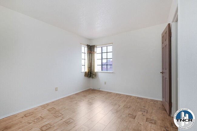 Building Photo - Stunning 4 BD | 3 Bath