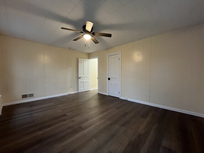 Building Photo - 314 Main St