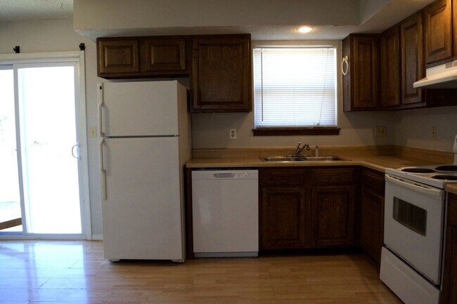 Building Photo - Affordable 3 Bedroom Duplex, SW Columbia!