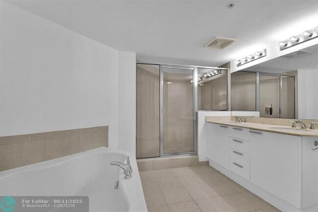 Building Photo - 16699 Collins Ave