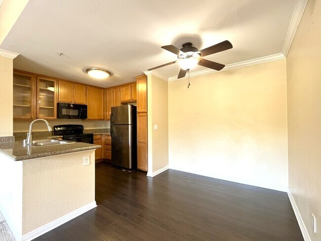 Building Photo - 1BR Condo with Private Balcony, Central A/C & Community Amenities in Corona