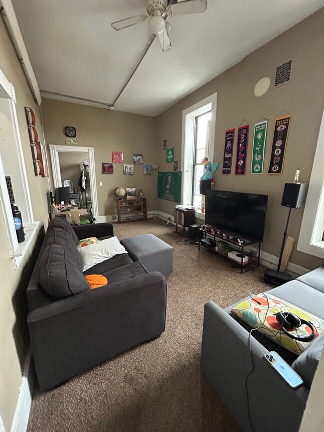 Building Photo - 329 N Riverfront Dr