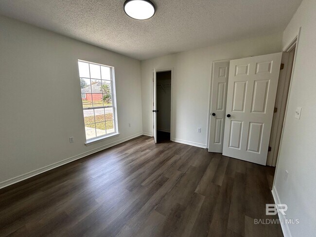 Building Photo - 112 Cluster Oaks Ct