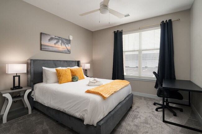 Building Photo - 5825 Sunset Wy