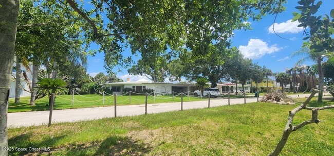 Building Photo - 485 N Shore Dr