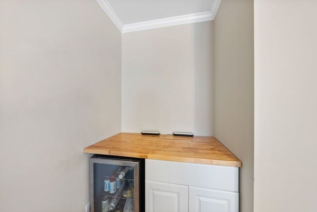 Building Photo - 9429 Shallcross Way