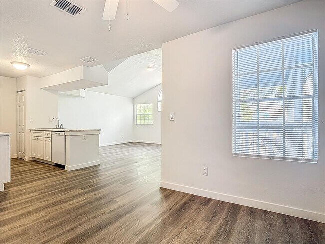 Building Photo - 2717 N Poinciana Blvd