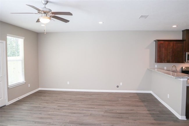 Building Photo - 118 Artesian Way