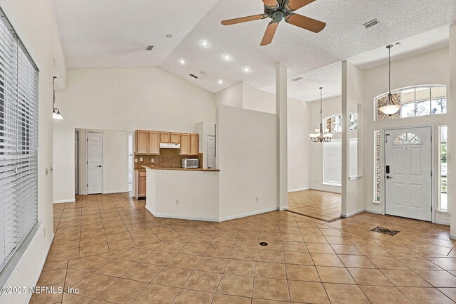 Building Photo - 2004 Water Crest Dr