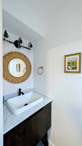 Guest Bathroom - 15707 Downford Dr