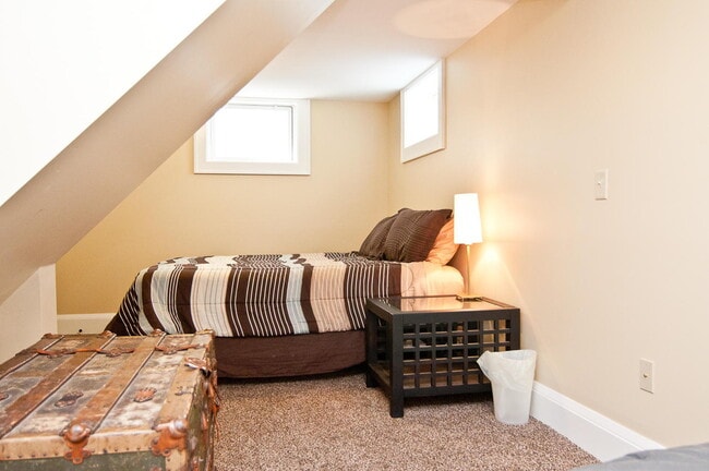 Building Photo - Charming 4-Bed Minneapolis Home with Hardwood Floors & Finished Basement